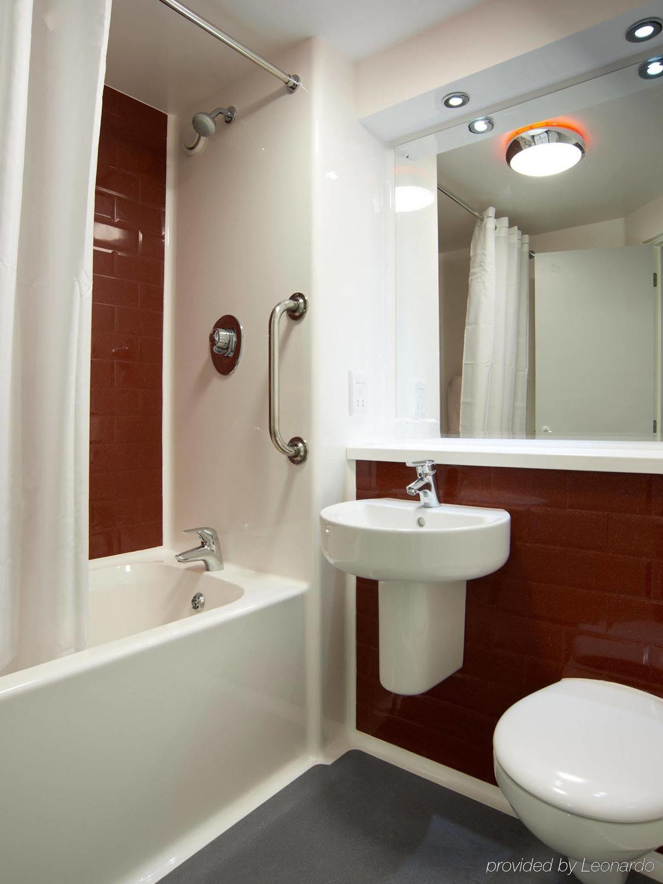 Travelodge London Ealing kerület Kültér fotó